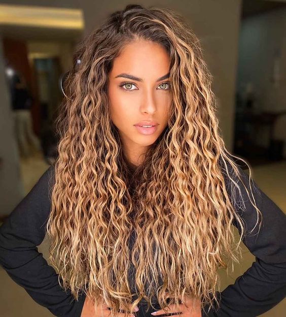 curly weave hairstyles 2020